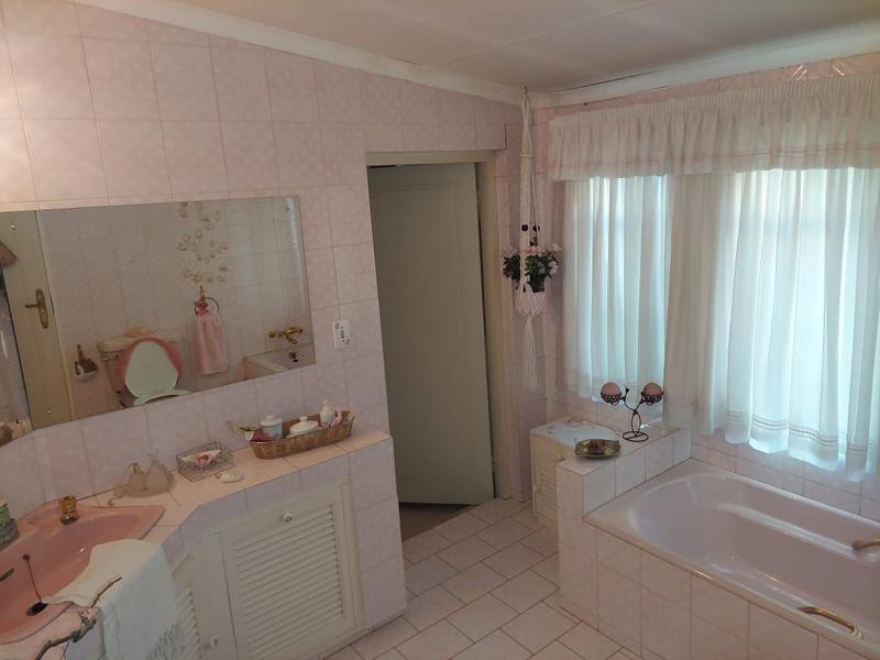 3 Bedroom Property for Sale in Honingneskrans Ah Gauteng