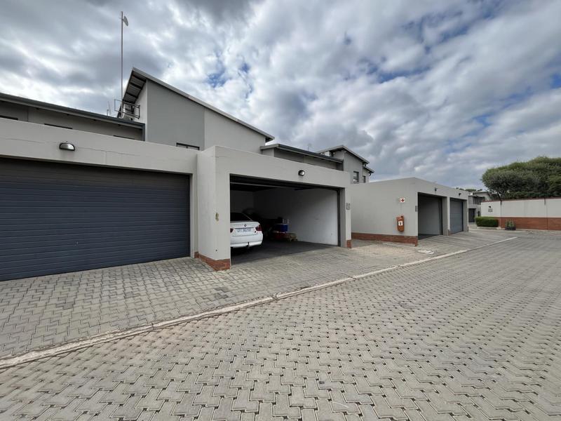 To Let 3 Bedroom Property for Rent in Glen Marais Gauteng