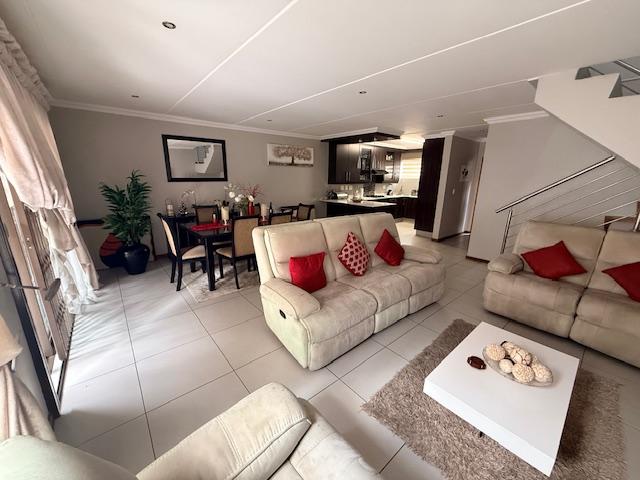 To Let 3 Bedroom Property for Rent in Glen Marais Gauteng