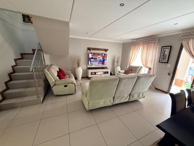 To Let 3 Bedroom Property for Rent in Glen Marais Gauteng