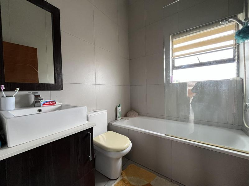 To Let 3 Bedroom Property for Rent in Glen Marais Gauteng