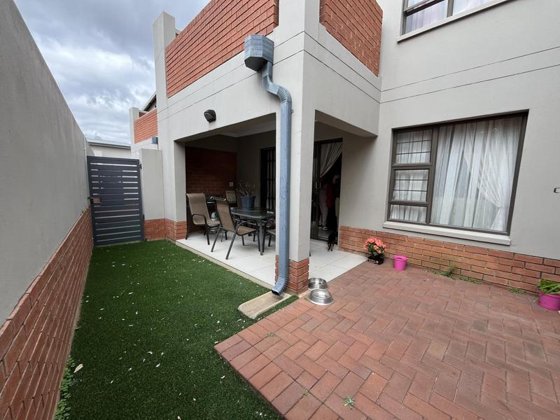 To Let 3 Bedroom Property for Rent in Glen Marais Gauteng