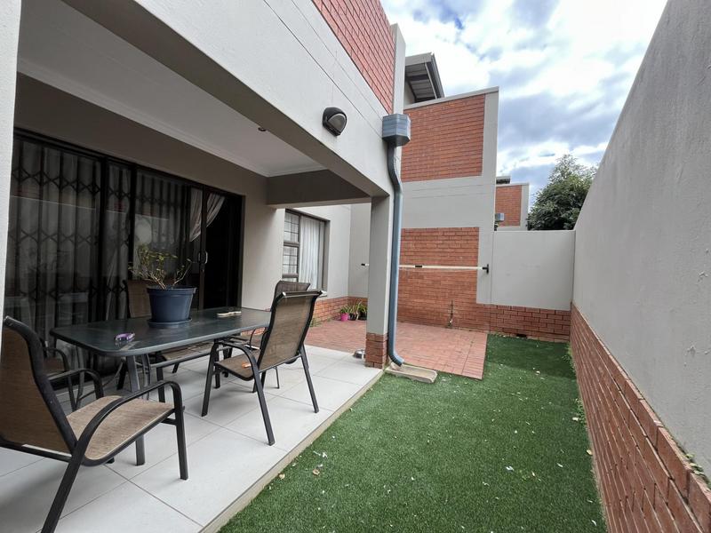 To Let 3 Bedroom Property for Rent in Glen Marais Gauteng