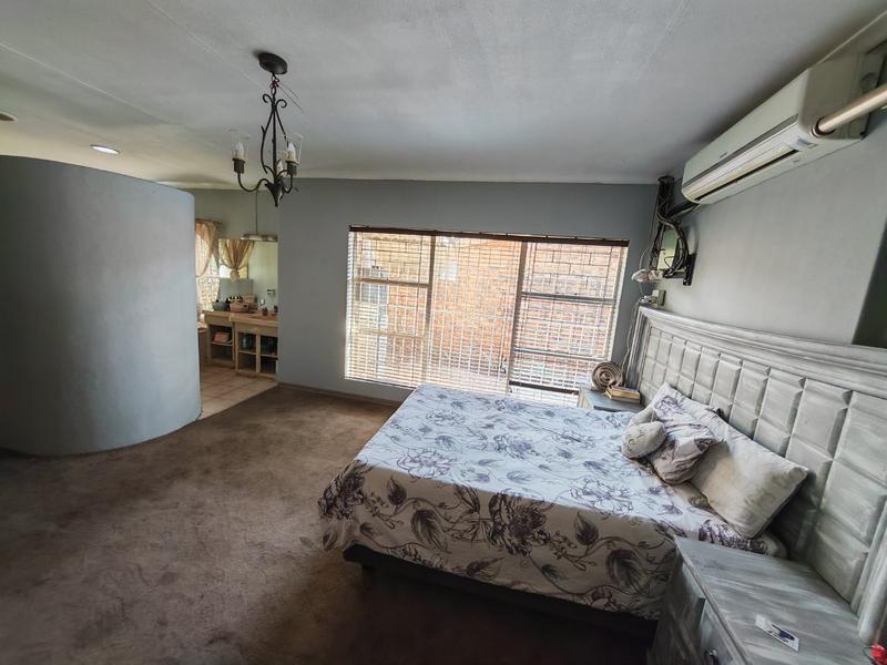 4 Bedroom Property for Sale in Vanderbijlpark SE 3 Gauteng
