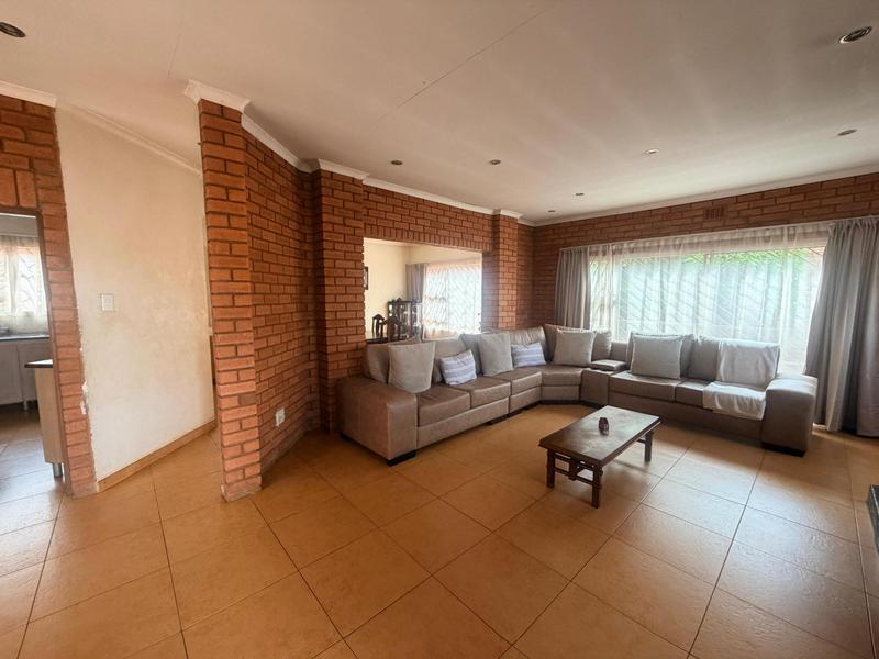 4 Bedroom Property for Sale in Laudium Gauteng