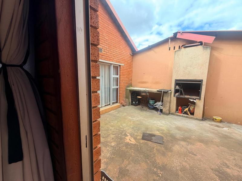 4 Bedroom Property for Sale in Laudium Gauteng