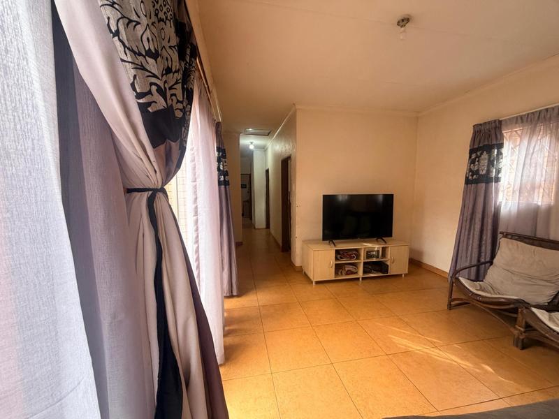 4 Bedroom Property for Sale in Laudium Gauteng