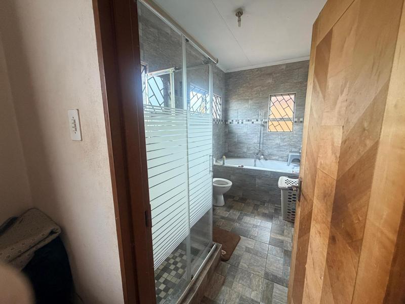 4 Bedroom Property for Sale in Laudium Gauteng