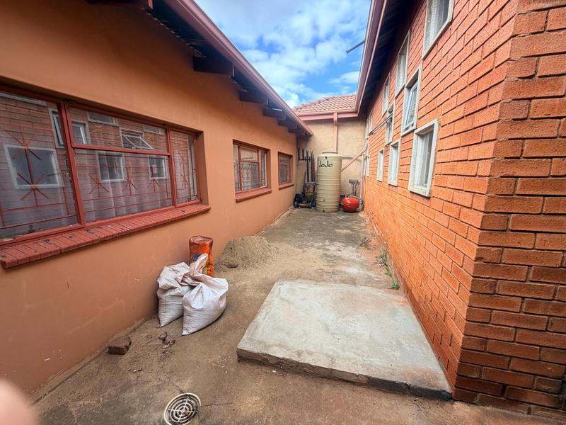 4 Bedroom Property for Sale in Laudium Gauteng