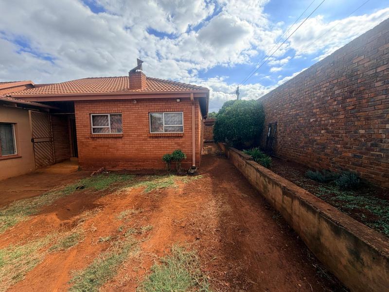 4 Bedroom Property for Sale in Laudium Gauteng