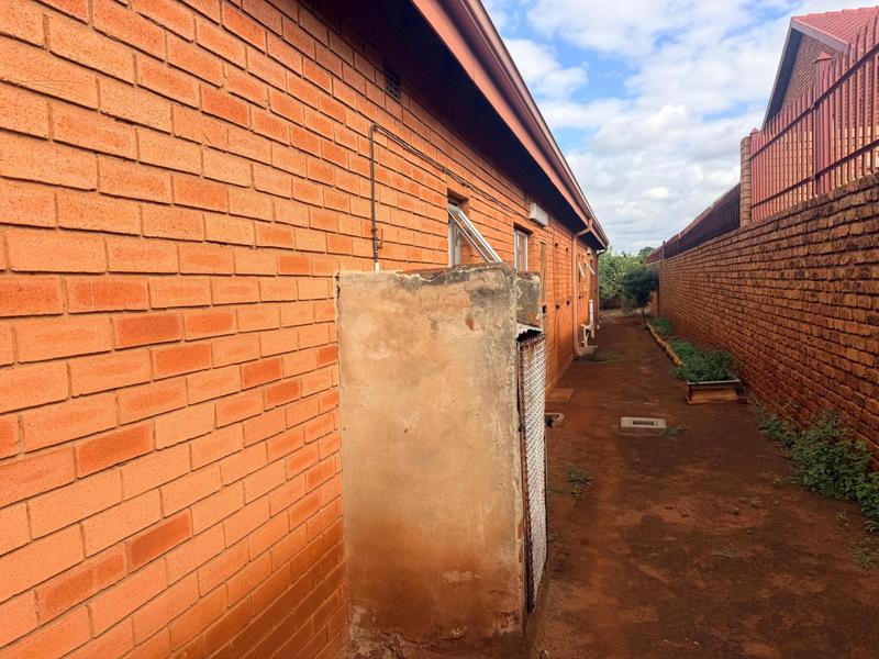 4 Bedroom Property for Sale in Laudium Gauteng