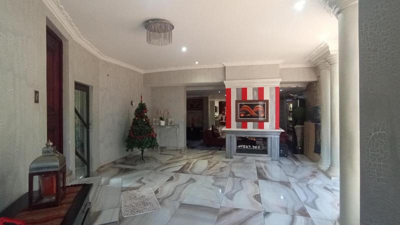 7 Bedroom Property for Sale in Raslouw Gauteng