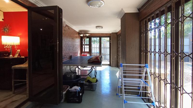 7 Bedroom Property for Sale in Raslouw Gauteng