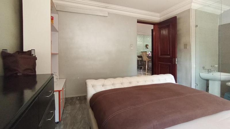 7 Bedroom Property for Sale in Raslouw Gauteng