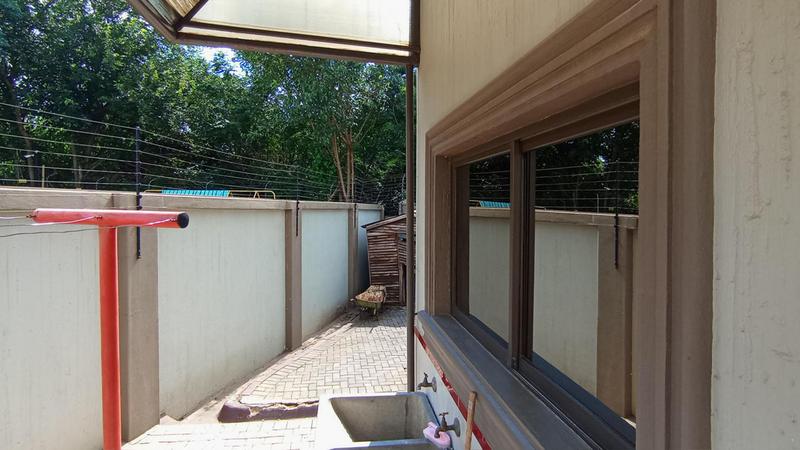 7 Bedroom Property for Sale in Raslouw Gauteng