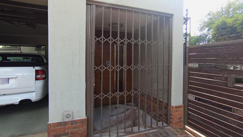 7 Bedroom Property for Sale in Raslouw Gauteng