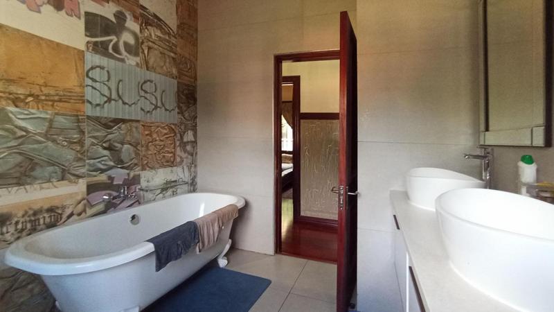 7 Bedroom Property for Sale in Raslouw Gauteng