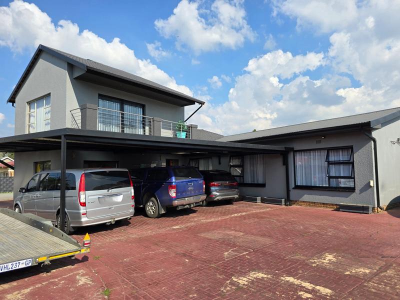 5 Bedroom Property for Sale in Raceview Gauteng