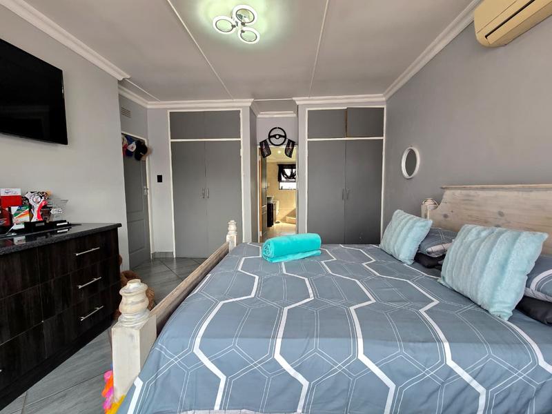 5 Bedroom Property for Sale in Raceview Gauteng