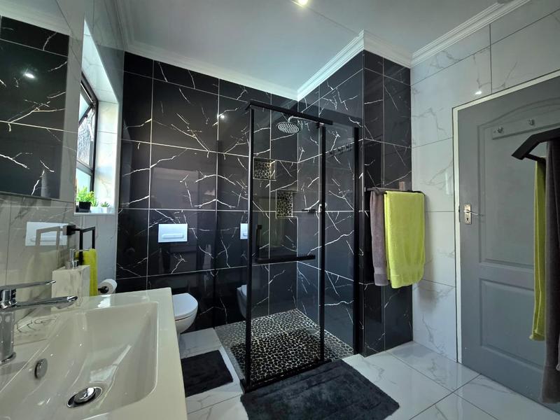 5 Bedroom Property for Sale in Raceview Gauteng