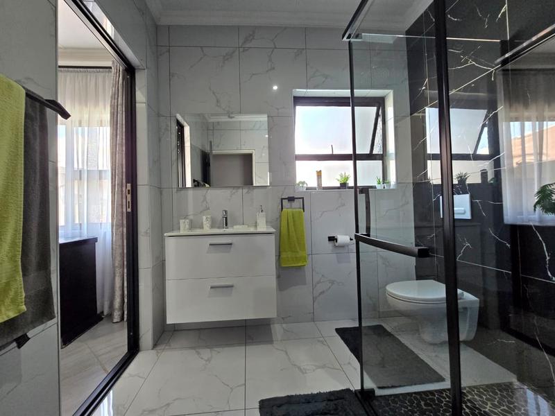 5 Bedroom Property for Sale in Raceview Gauteng