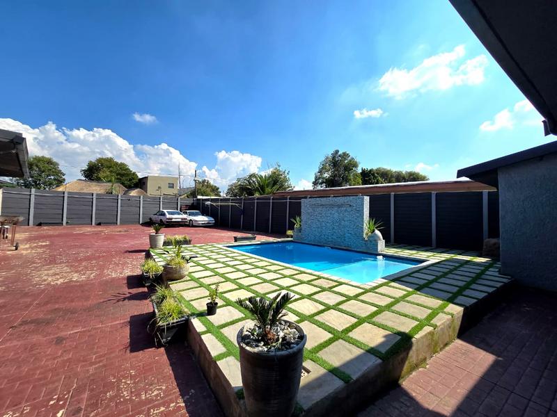 5 Bedroom Property for Sale in Raceview Gauteng