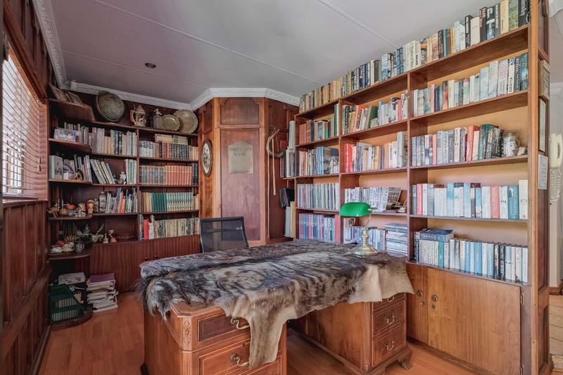 5 Bedroom Property for Sale in Rooihuiskraal Gauteng