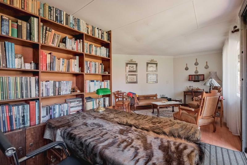 5 Bedroom Property for Sale in Rooihuiskraal Gauteng