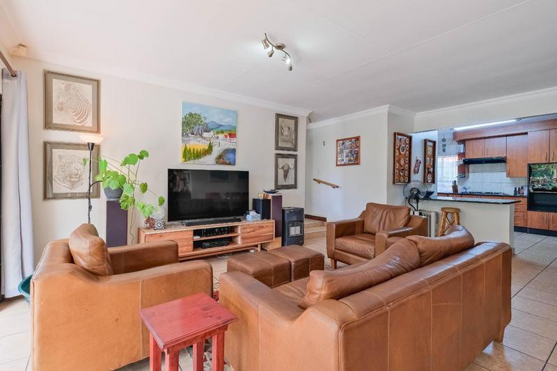 5 Bedroom Property for Sale in Rooihuiskraal Gauteng