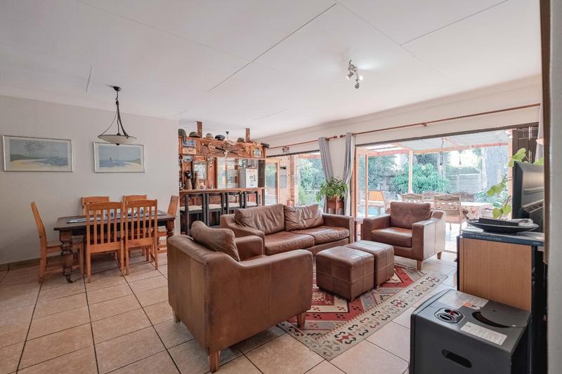 5 Bedroom Property for Sale in Rooihuiskraal Gauteng