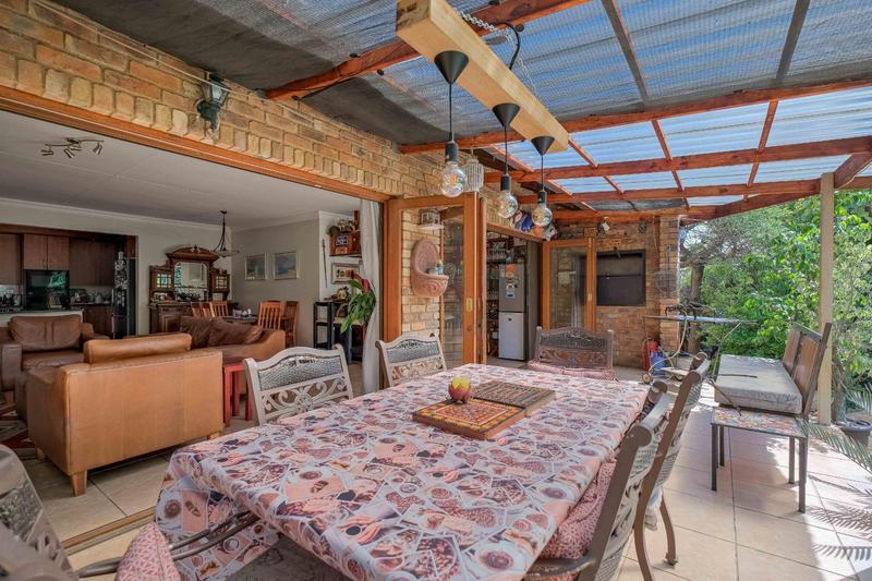 5 Bedroom Property for Sale in Rooihuiskraal Gauteng