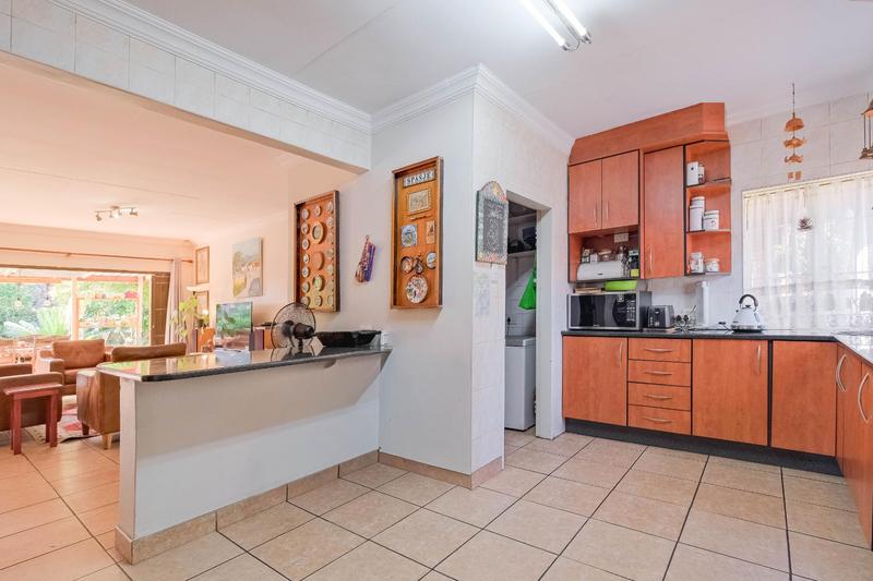 5 Bedroom Property for Sale in Rooihuiskraal Gauteng