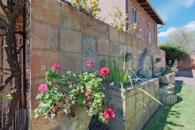 5 Bedroom Property for Sale in Rooihuiskraal Gauteng