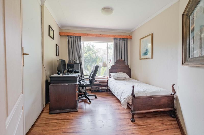 5 Bedroom Property for Sale in Rooihuiskraal Gauteng