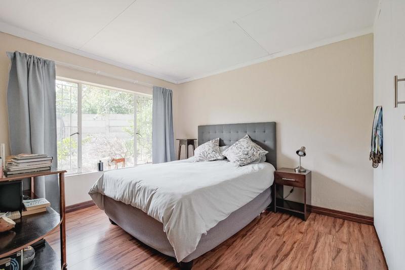 5 Bedroom Property for Sale in Rooihuiskraal Gauteng