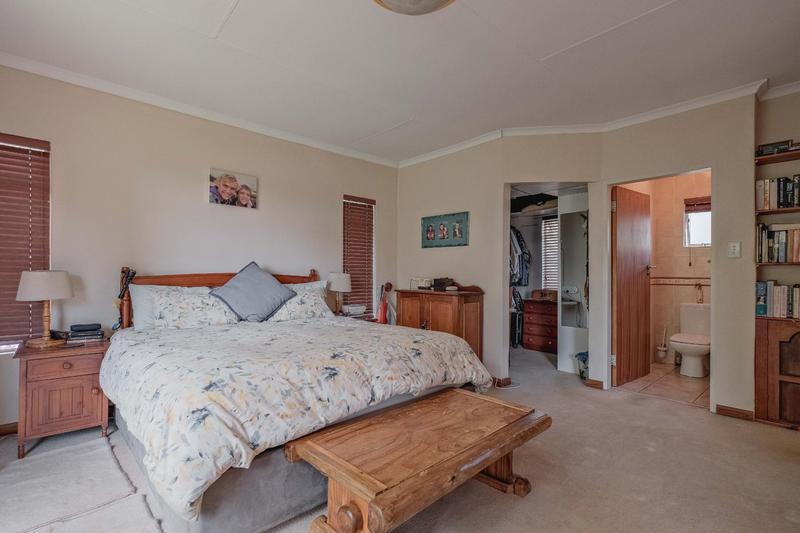 5 Bedroom Property for Sale in Rooihuiskraal Gauteng