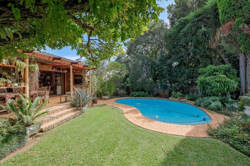 5 Bedroom Property for Sale in Rooihuiskraal Gauteng