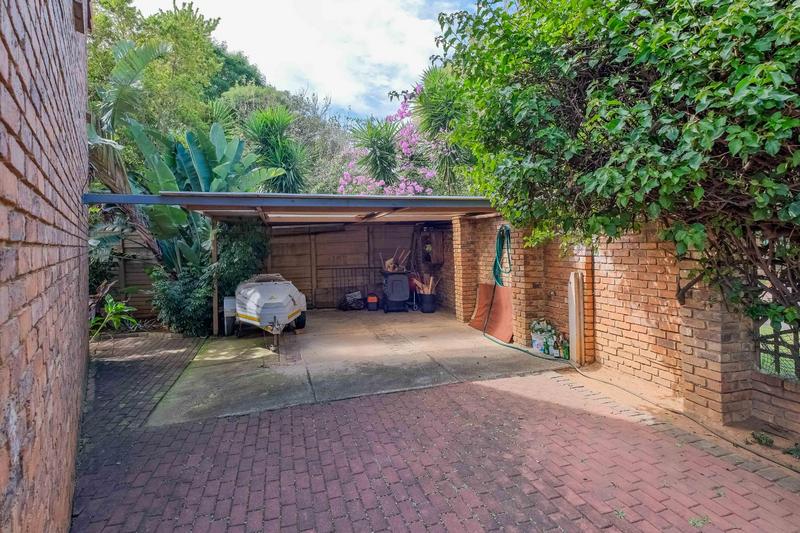 5 Bedroom Property for Sale in Rooihuiskraal Gauteng