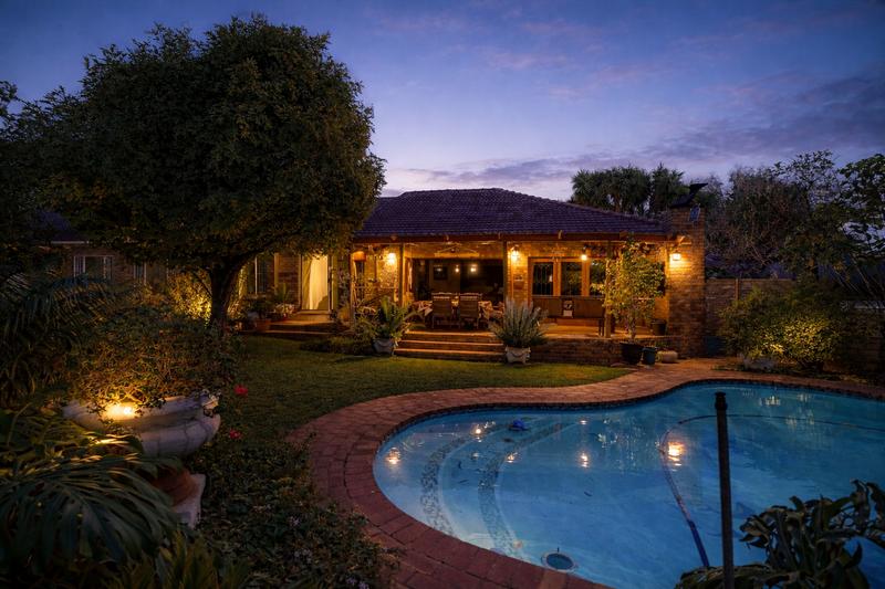 5 Bedroom Property for Sale in Rooihuiskraal Gauteng
