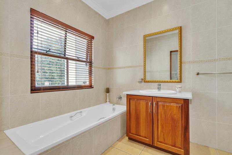 To Let 4 Bedroom Property for Rent in Dainfern Golf Estate Gauteng