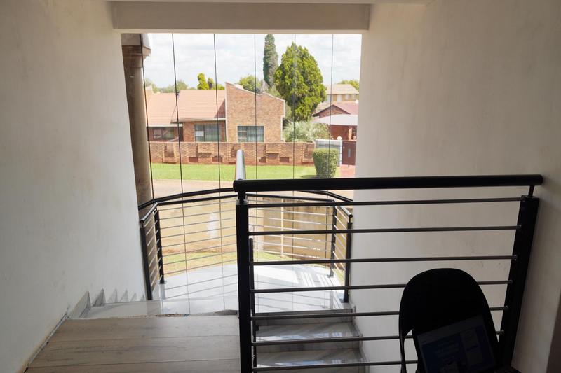 5 Bedroom Property for Sale in Dawn Park Gauteng