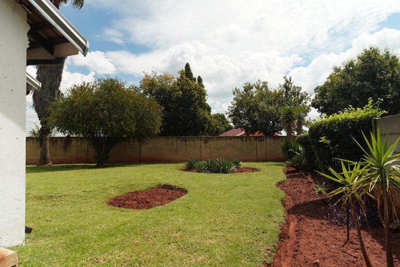 5 Bedroom Property for Sale in Dawn Park Gauteng