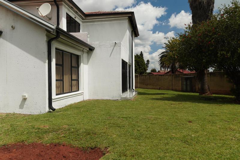 5 Bedroom Property for Sale in Dawn Park Gauteng