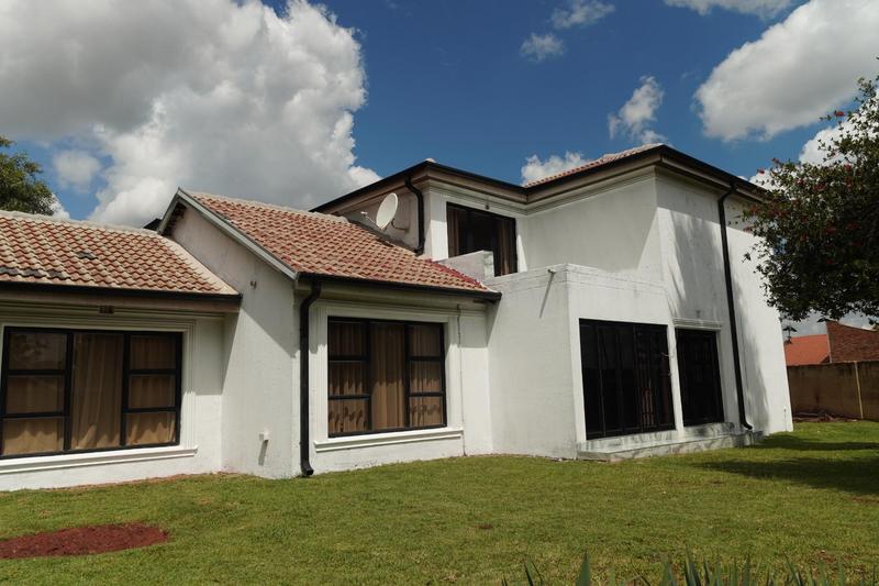 5 Bedroom Property for Sale in Dawn Park Gauteng