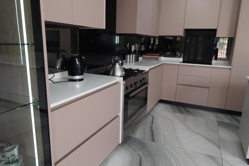 5 Bedroom Property for Sale in Dawn Park Gauteng
