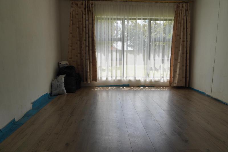 5 Bedroom Property for Sale in Dawn Park Gauteng