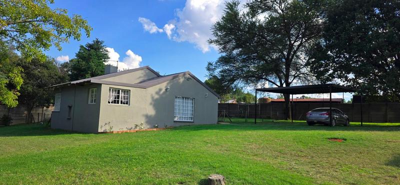 5 Bedroom Property for Sale in Zonnehoewe A H Gauteng
