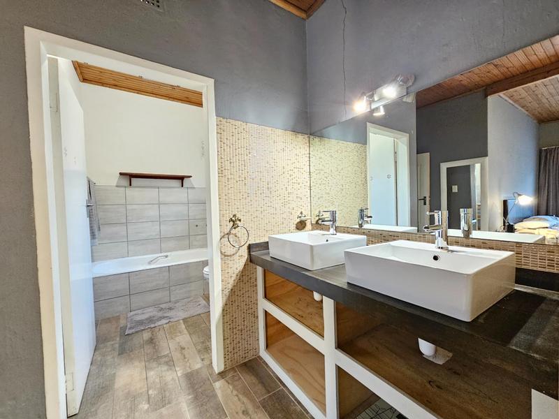 5 Bedroom Property for Sale in Zonnehoewe A H Gauteng