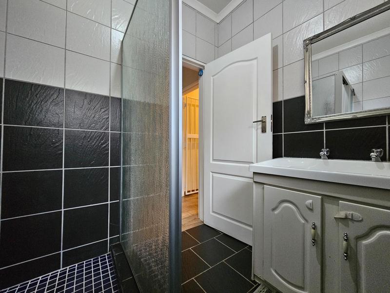 5 Bedroom Property for Sale in Zonnehoewe A H Gauteng