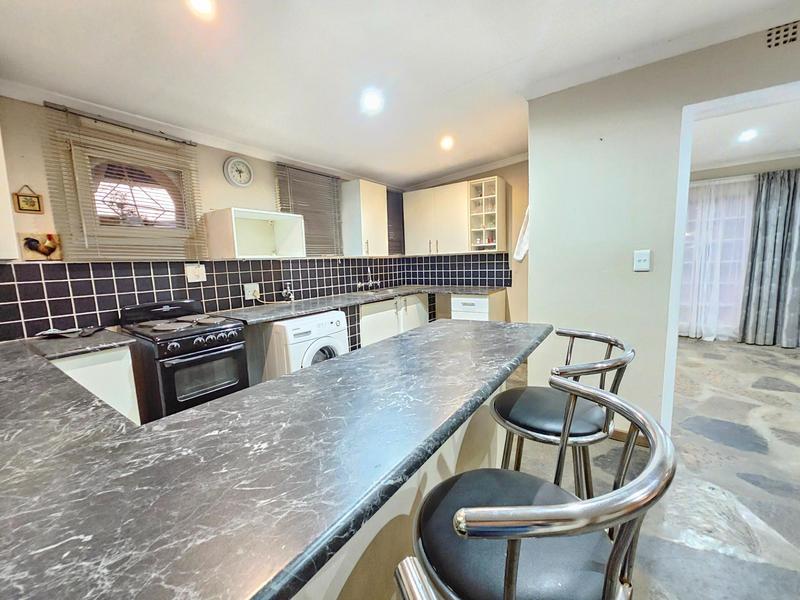 5 Bedroom Property for Sale in Zonnehoewe A H Gauteng